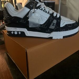 Lv shoes size 9 brand new comes with box